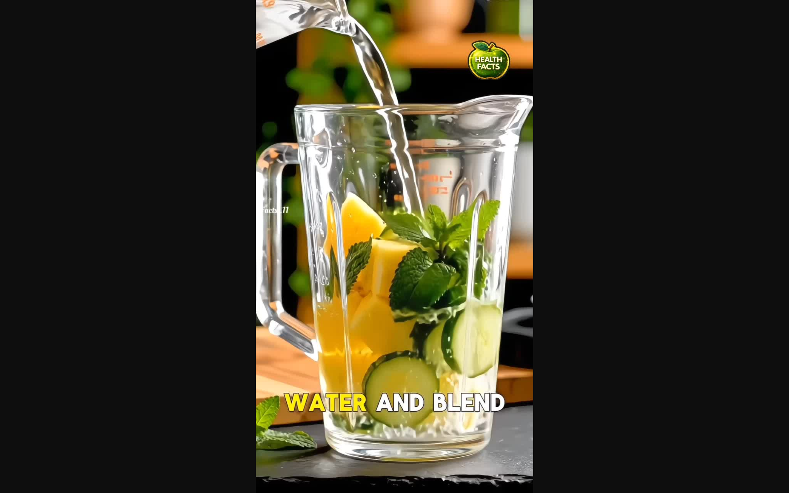 Recette de smoothie détox pour les plus de 40 ans : ananas, menthe, citron vert et concombre