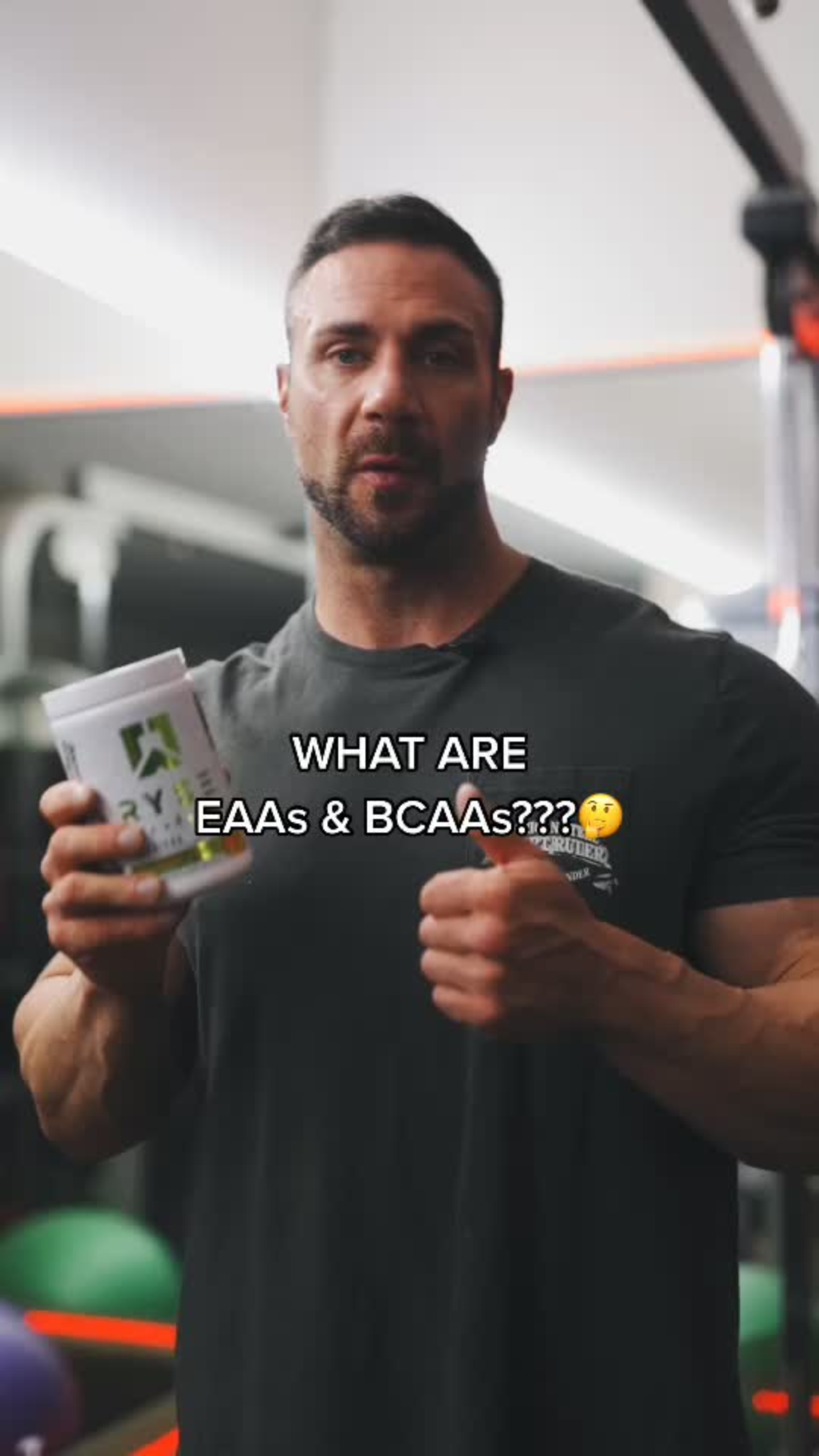 ما هي الأحماض الأمينية الأساسية (EAAs) والأحماض الأمينية المتفرعة السلسلة (BCAAs)؟ وكيف تدعم نمو العضلات وأداء التمارين الرياضية؟